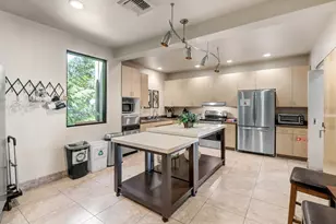 1063 Commons Dr, Sacramento, CA 95825 - Photo 45