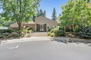 1063 Commons Dr, Sacramento, CA 95825 - Photo 37