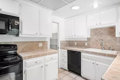 7945 La Riviera Dr, Sacramento, CA 95826 - Photo 7