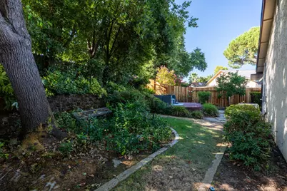 8025 Larwin Drive, Citrus Heights, CA 95610 - Photo 33