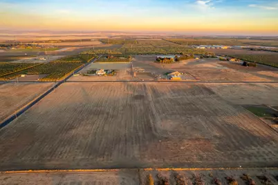 8665 La Castella, Escalon, CA 95320 - Photo 7