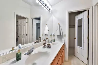 5005 Cumbrae Isle Way, Antelope, CA 95843 - Photo 11