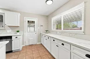 6431 Melrose Dr, North Highlands, CA 95660 - Photo 13
