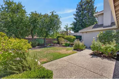 715 Lake Front Drive, Sacramento, CA 95831 - Photo 77