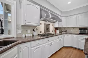 715 Lake Front Dr, Sacramento, CA 95831 - Photo 17