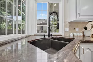 715 Lake Front Dr, Sacramento, CA 95831 - Photo 19