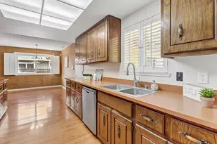 6995 Wavecrest Way, Sacramento, CA 95831 - Photo 19