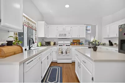 8999 Richborough Way, Elk Grove, CA 95624 - Photo 17