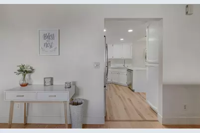 7101 Sutherland Way, Elk Grove, CA 95758 - Photo 9
