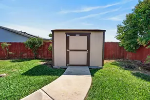 10 Bluestone Ct, Sacramento, CA 95824 - Photo 23