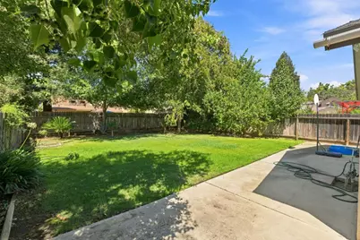 9673 N Sharon Avenue, Fresno, CA 93720 - Photo 13