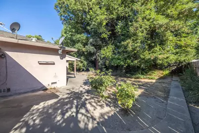 875 Parklin Avenue, Sacramento, CA 95831 - Photo 27