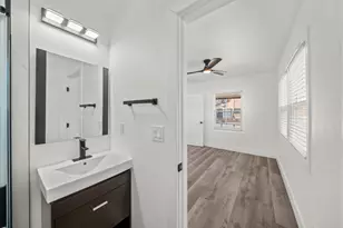 2000 36th St, Sacramento, CA 95817 - Photo 23