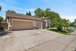 8406 Alameda Park Dr, Elk Grove, CA 95624 - Photo 3