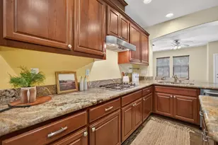 8048 Linda Isle Ln, Sacramento, CA 95831 - Photo 13