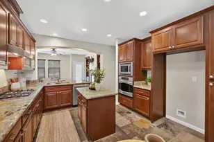 8048 Linda Isle Ln, Sacramento, CA 95831 - Photo 15