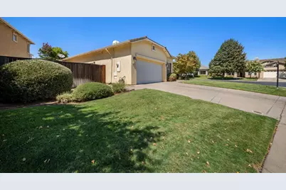 3917 Lakeside Drive, Modesto, CA 95355 - Photo 3