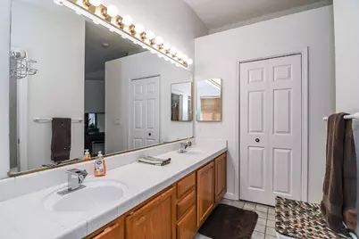 8859 Springhurst Drive, Elk Grove, CA 95624 - Photo 37