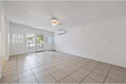 2214 S Locust Street, Visalia, CA 93277 - Photo 7