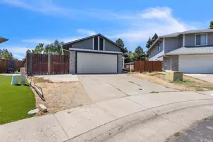 5300 Blue Sapphire Ct, Elk Grove, CA 95758 - Photo 3