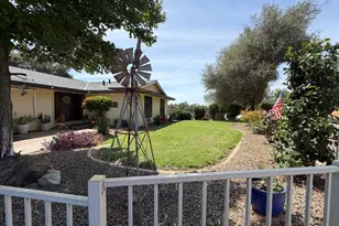 3945 Dawn Dr, Loomis, CA 95650 - Photo 3