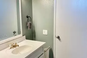 445 Almond Dr, Lodi, CA 95240 - Photo 7