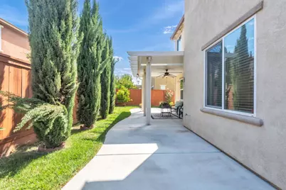 8421 Vila Gale Way, Elk Grove, CA 95757 - Photo 33