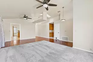 8181 Marion Oaks Ct, Sacramento, CA 95828 - Photo 9