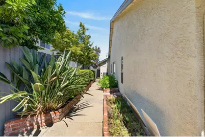 8812 Bridalsmith Drive, Sacramento, CA 95828 - Photo 51