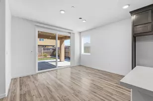 8256 Seahorse Wy, Elk Grove, CA 95757 - Photo 19
