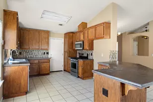1021 Bay Shore Dr, Galt, CA 95632 - Photo 9