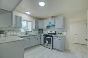 2328 Boxwood St, Sacramento, CA 95815 - Photo 9