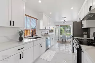 8300 Elkpoint Ct, Sacramento, CA 95828 - Photo 7