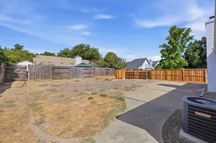 8300 Elkpoint Ct, Sacramento, CA 95828 - Photo 37