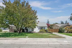 206 S Fairmont Ave, Lodi, CA 95240 - Photo 3