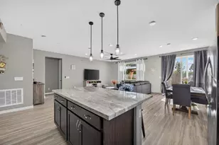8633 Lakha Cir, Sacramento, CA 95828 - Photo 9