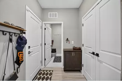 8633 Lakha Circle, Sacramento, CA 95828 - Photo 29