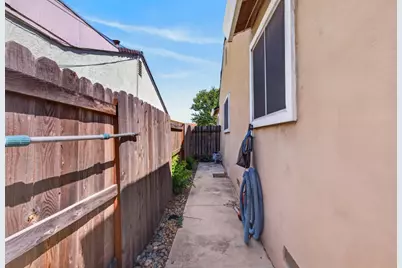 2430 34th Avenue, Sacramento, CA 95822 - Photo 27