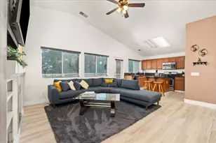 9139 Bungalow Way, Elk Grove, CA 95758 - Photo 7