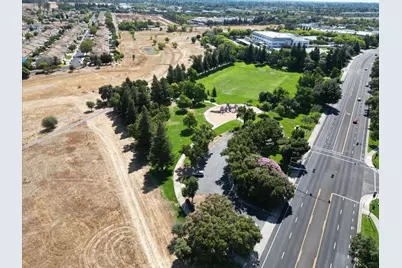 9139 Bungalow Way, Elk Grove, CA 95758 - Photo 33