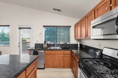 9139 Bungalow Way, Elk Grove, CA 95758 - Photo 11
