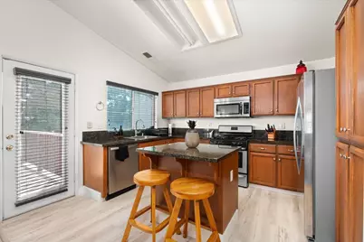 9139 Bungalow Way, Elk Grove, CA 95758 - Photo 9