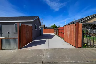 403 Stockton Street, Manteca, CA 95337 - Photo 5