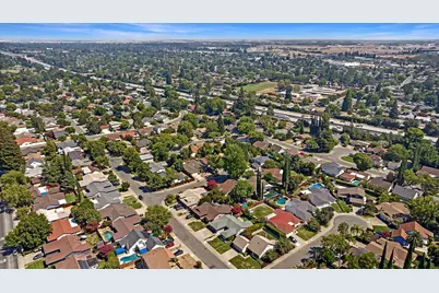 8146 Caribbean Way, Sacramento, CA 95826 - Photo 41