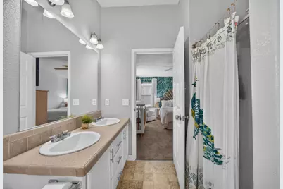 La Fiesta Way, Sacramento, CA 95828 - Photo 33