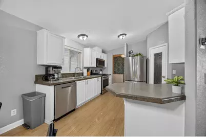 La Fiesta Way, Sacramento, CA 95828 - Photo 15