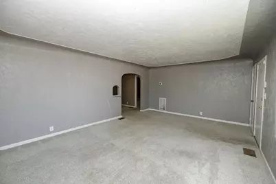 325 Oakshire Avenue, Modesto, CA 95354 - Photo 11