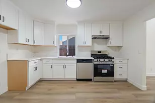 2501 Lock Ave, Sacramento, CA 95822 - Photo 9