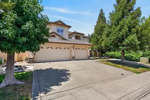 10236 Stathos Dr, Elk Grove, CA 95757 - Photo 7