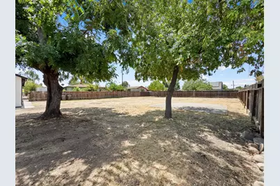 437 Saint Francis Street, Stockton, CA 95206 - Photo 15